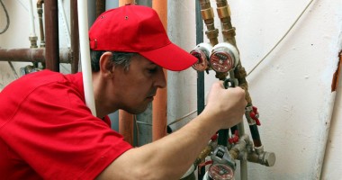Stire din Economie : Cum poți obține un certificat  de calificare primind bani