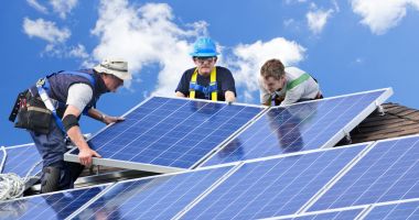Stire din Social : AFM: Instalatorii sistemelor de panouri fotovoltaice se pot înscrie în program
