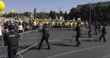 Stire din Social : Marile confederaţii sindicale protestează în faţa Guvernului. Oamenii sunt nemulțumiți de salarii și austeritate