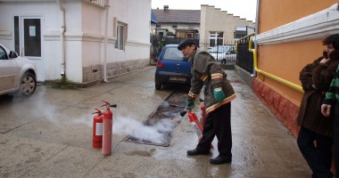 Stire din Politică-Administrație : Angajații Primăriei Medgidia, instruiți împotriva incendiilor