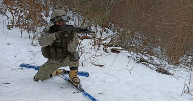 Stire din Eveniment : Infanteriștii marini, în antrenamente la munte