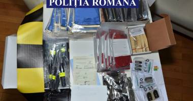 Lovitură "muzicală". Au furat oboaie de pe aeroportul din Berlin - 5