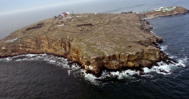 Ucraina curăţă Insula Şerpilor de arme şi echipamente, după retragerea ruşilor