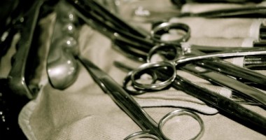 Stire din Diverse : Bătrână moartă în spital. Legiștii i-au găsit un pansament în corp