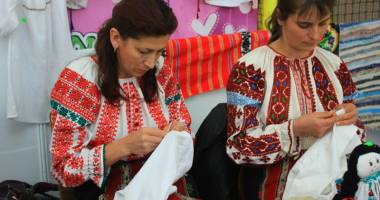 Stire din Economie : Întâlnire cu minunățiile artizanilor și meșteșugarilor populari