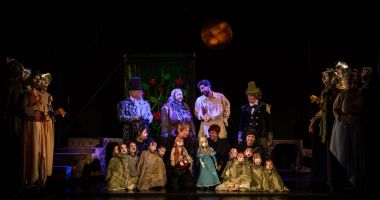 Stire din Cultură-Educație : Întâlnire cu Motanul încălțat și Alladin, la Teatrul "Căluțul de mare"