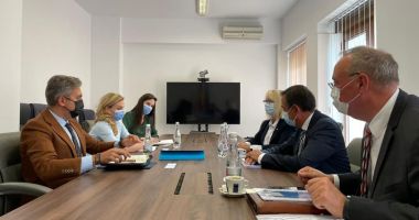 Stire din Economie : Întâlnire la Ministerul Energiei, cu potenţiali investitori în producerea de energie electrică cu turbine eoliene