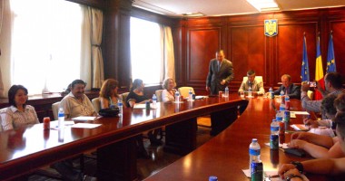 Stire din Politică-Administrație : Comunitățile etnice, sfătuite să atragă fonduri europene