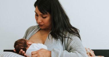 Stire din Sănătate : Mămici, aveţi răbdare! Bebeluşul trebuie înţărcat cu blândeţe
