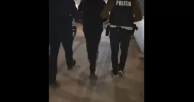 Stire din Eveniment : Bărbat prins în casa iubitei, deși avea interdicție! Femeia i-a crezut promisiunea că nu va mai fi violent
