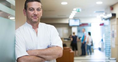 Stire din Eveniment : Chirurgul Radu Zamfir, supraviețuitor al accidentului aviatic din Apuseni, numit directorul Agenției Naționale de Transplant