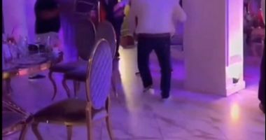 Stire din Eveniment : Doi interlopi s-au luat la bătaie la o nuntă, chiar sub privirile invitaților. Cei doi ar fi avut un conflict mai vechi