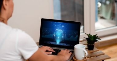 Stire din Actualitate : Internetul ar putea deveni serviciu universal.: „Va fi disponibil la viteze mari pentru toţi românii, indiferent unde locuiesc”