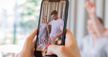 Cerșetoria de pe TikTok, un nou fenomen intens urmărit de utilizatori