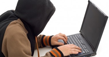 Fostul jandarm ajuns hacker, cercetat în libertate