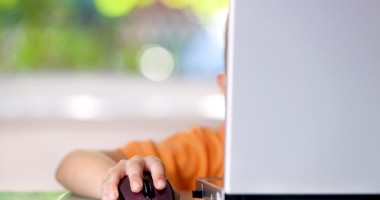 Cum ferim copiii  de capcanele internetului