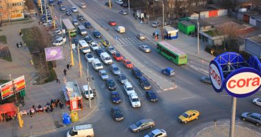Stire din Eveniment : Două autoturisme s-au tamponat pe bulevardul I.C. Brătianu. Ambele mașini circulau în același sens