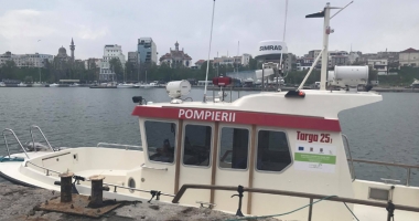 O tânără a căzut în mare de pe pasarela din Mamaia. Pompierii au scos-o din apă după 20 de minute - 2