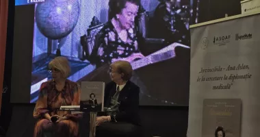 Aurelia Lăpușan: „Esența Anei Aslan a fost compasiunea. Dincolo de mit, cartea dezvăluie omul” - 3