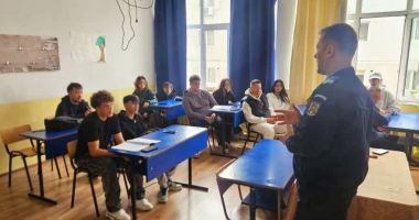 Sublocotenent Corina Mihailov: „Rolul nostru nu este să pedepsim, ci să prevenim” - 4