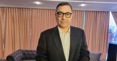 Stire din Interviu : INTERVIU - Victor Ponta, la Constanța, încrezător în notorietatea lui: "Voi ajunge în turul 2 cu George Simion"
