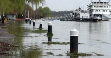 Stire din Social : Cod portocaliu pe Dunăre. Peste 1.230 de hectare de terenuri agricole, inundate