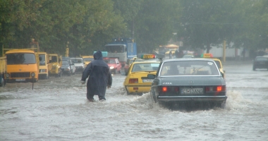 GALERIE FOTO / RUPERE DE NORI la Constanța! CANALIZĂRILE NU MAI FAC FAȚĂ - 4