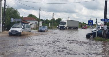 Inundațiile au făcut prăpăd în mai multe zone din țară