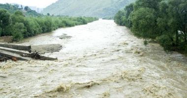 Stire din Social : Cod galben de inundaţii pe râuri din patru judeţe, până joi la prânz