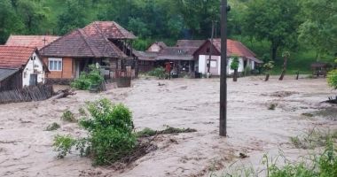 Stire din Social : Cod roșu de inundații pe râuri, pentru toată țara
