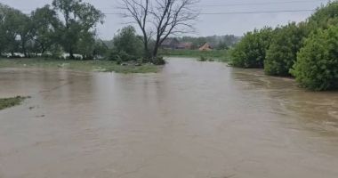 Stire din Eveniment : Trupul neînsuflețit al unei bătrâne de 85 de ani, găsit în albia unui râu afectat de inundații
