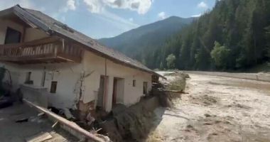 Premierul Bolojan, asigurări pentru cetăţenii afectaţi de inundații. Promite refacerea caselor distruse