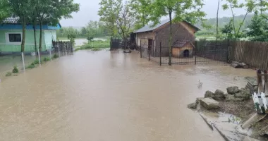 Stire din Actualitate : Cod roșu de inundații pe râuri din Prahova și Buzău