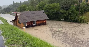 Prăpăd la Breaza și Comarnic. Zeci de case inundate și oameni rămași fără apă