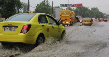 Stire din Eveniment : Atenție, șoferi! Traficul pe DN2A blocat. Mașini redirecționate pe varianta Ovidiu