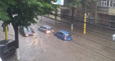UPDATE. CONSTANȚA SUB APE: Zeci de străzi, gospodării și instituții publice sunt inundate! Canalizările nu mai fac față! GALERIE FOTO - 20
