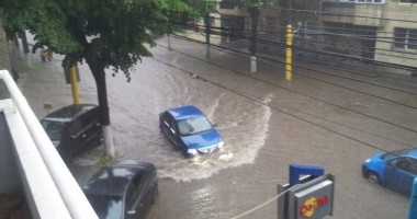 UPDATE. CONSTANȚA SUB APE: Zeci de străzi, gospodării și instituții publice sunt inundate! Canalizările nu mai fac față! GALERIE FOTO - 4