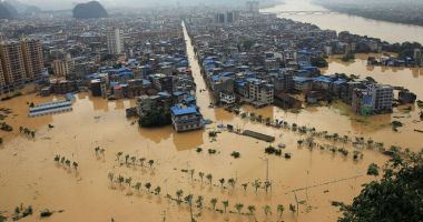 Stire din Actualitate : Două milioane de persoane sunt izolate în urma unor inundaţii devastatoare în Bangladesh