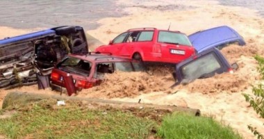 Galerie foto și video/ Inundații devastatoare în Bulgaria! Mii de români sunt sinistrați în Albena: "Bulgarii și-au bătut joc de noi!" - UPDATE - 6