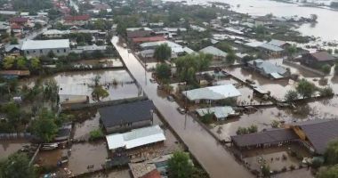 Stire din Eveniment : Bilanț IGSU inundații: 28 de localități acoperite de ape, 5.000 de gospodării afectate de viituri, 320 de persoane evacuate și salvate