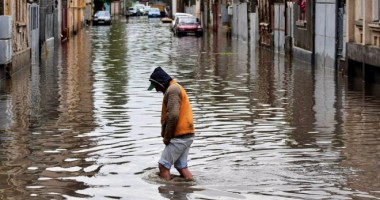 Stire din Actualitate : VIDEO / Inundații fără precedent în India. 550 de morți până în prezent