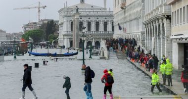Stire din Actualitate : Zece persoane, între care nouă aparținând aceleiași familii,  au murit luate  de ape, în Sicilia