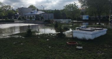 GALERIE FOTO. Inundații la Techirghiol. S-au înregistrat averse de aproape 90 de litri pe metru pătrat, în numai câteva ore - 2