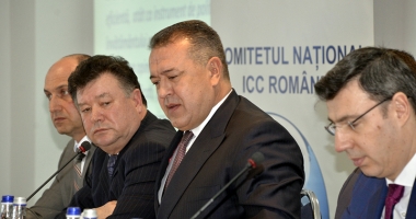 Stire din Economie : "Învățământul românesc și economia reală sunt două linii paralele!"