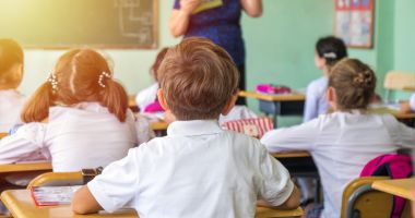 Stire din Cultură-Educație : Ce se va întâmpla cu structura anului şcolar 2022-2023? Reacţie vehementă a Consiliului Elevilor