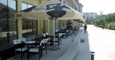 Stire din Economie : Galerie FOTO. Invazie de baruri și restaurante în peninsula Constanței