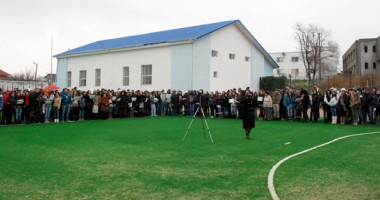 Stire din Cultură-Educație : Colegiul Economic din Mangalia are bază sportivă modernă
