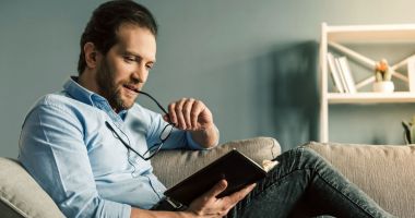 Stire din Cultură-Educație : Specialiștii Bibliotecii Județene, invitație la lectură: "Omul medieval"