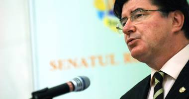 Stire din Politică-Administrație : Ioan Chelaru, noul președinte al Comisiei comune pentru revizuirea Constituției