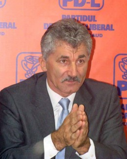Stire din Politică-Administrație : "PDL nici nu se dizolvă, nici nu va fi radiat"